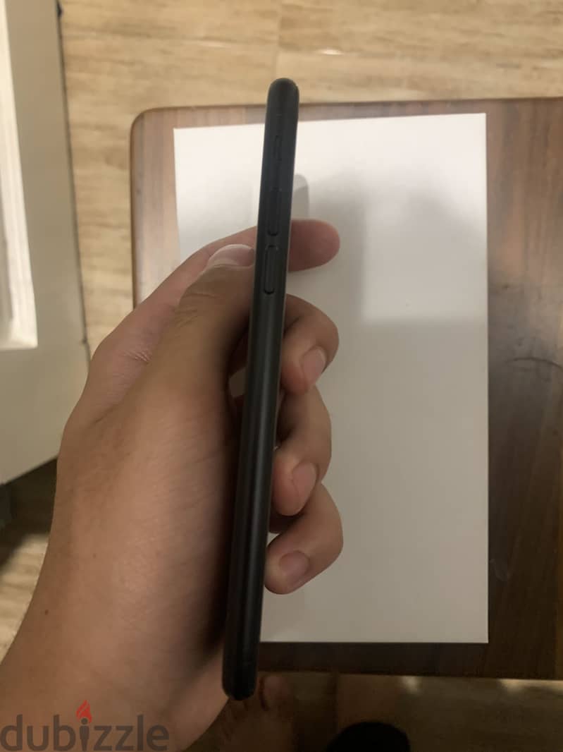 iPhone SE (2020) 4