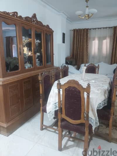 سفرة ٨ كراسي زان و٢ نيش بحاله ممتازة