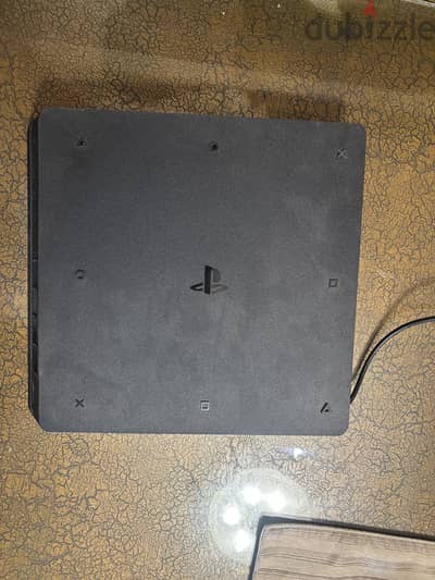 PlayStation 4 slim (ps4)