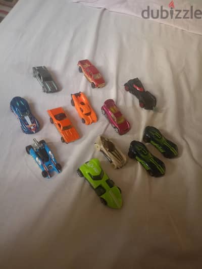 ١٢ عربيه hot wheels اصليه