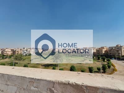 للبيع دور ثالث روف كامل علي حديقة بجنوب الاكاديمية