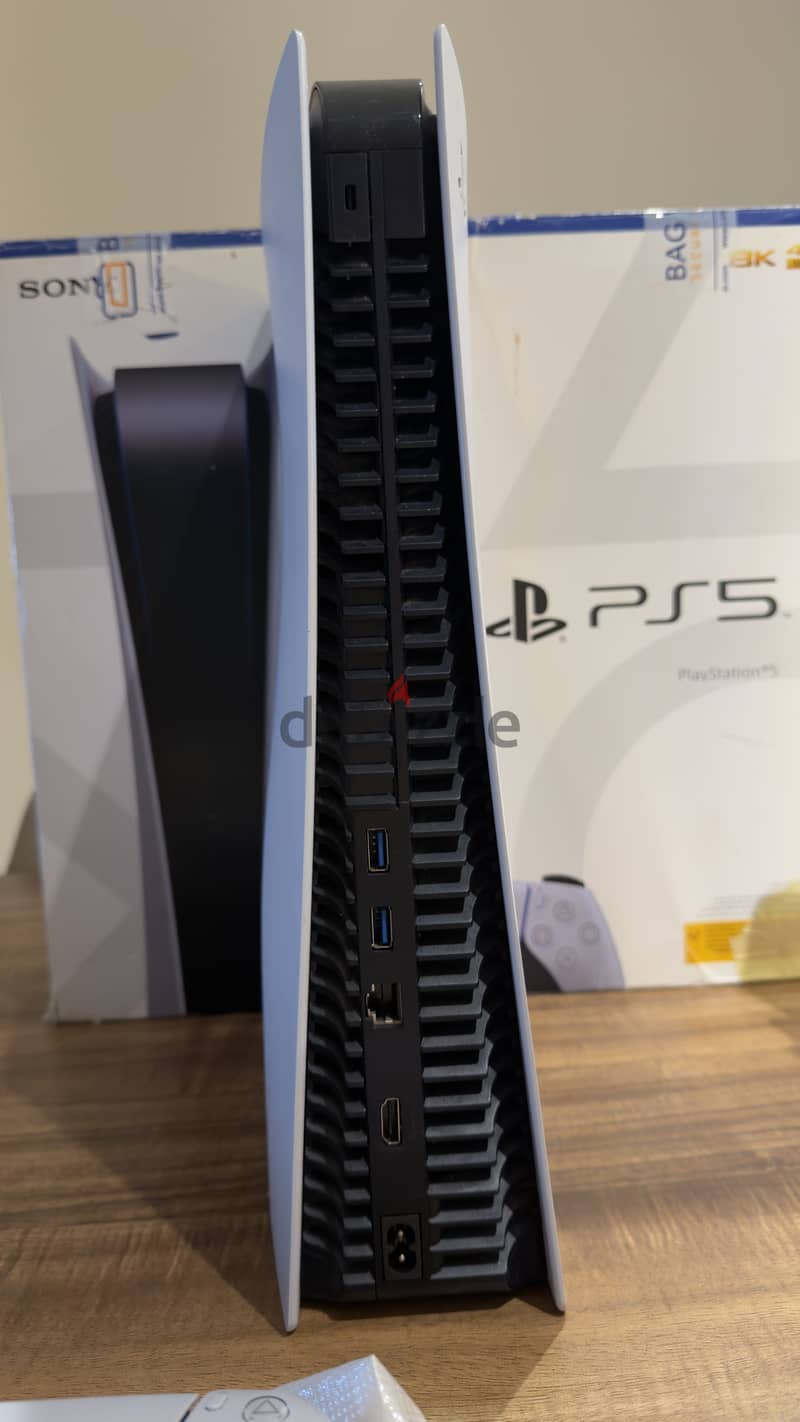 PlayStation 5 like new 1