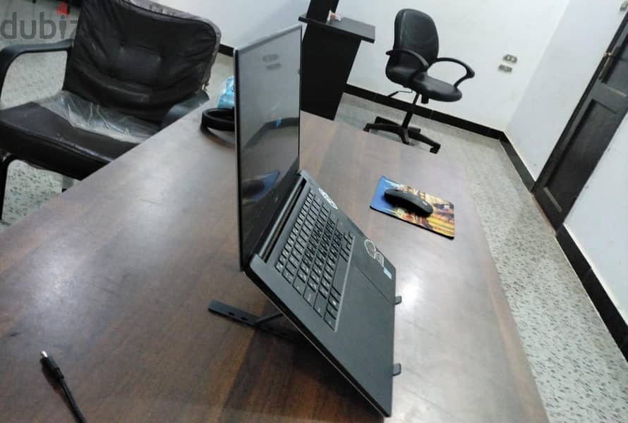 Dell percesion 5520 3