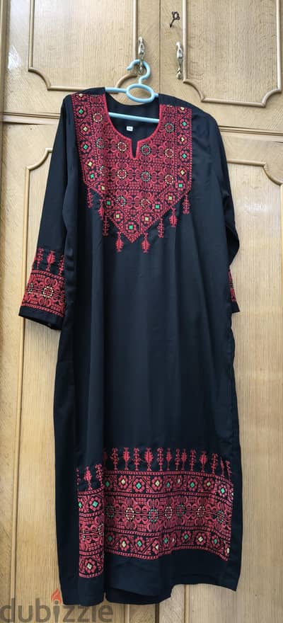 عبايه كريب مطرزة تطريز يدوي