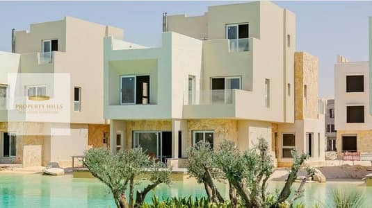 اخر شاليه بجاردن من مصيف راس الحكمة بفيو علي اللاجون باطلاله مفتوحة ومميزة تقسيمته مميزة ومعاه جاردن بمساحة كبيرة  بتشطيب كامل