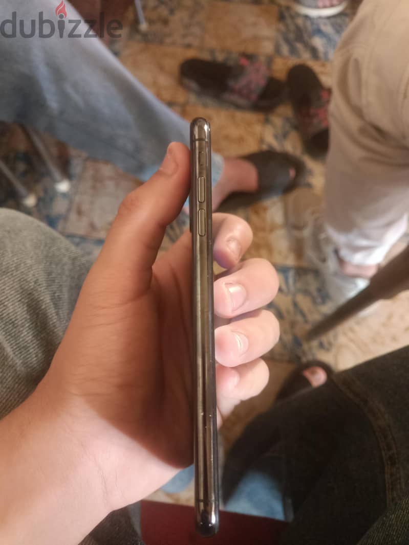 Apple - iPhone XS Max 3