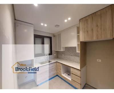 First Use apartment for rent with kitchen, air conditioners, appliances, and shutters in District 5.