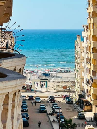 شقه في العجمي شاطئ النخيل بجوار البحر والخدمات تشطيب الترا لوكس مدخل فندقي