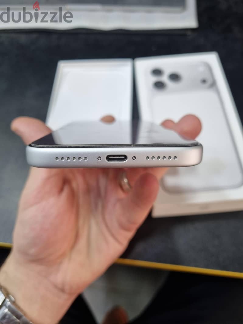 Apple - iPhone 17 Pro Max 3