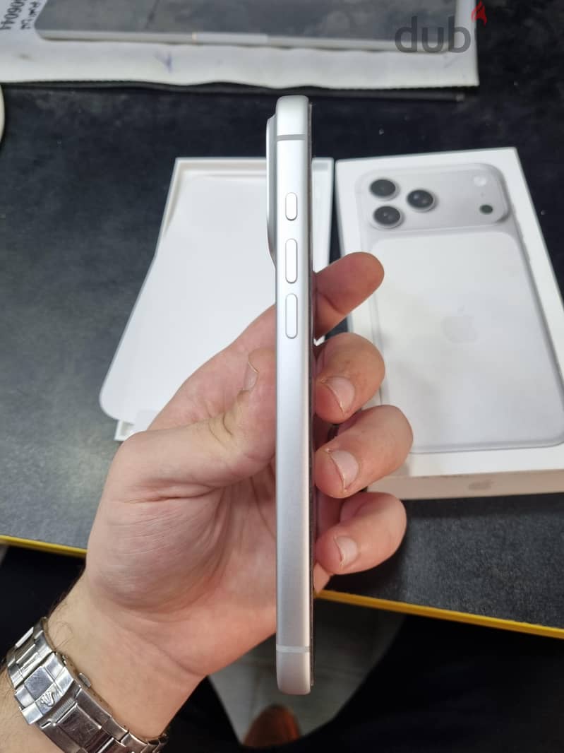 Apple - iPhone 17 Pro Max 4