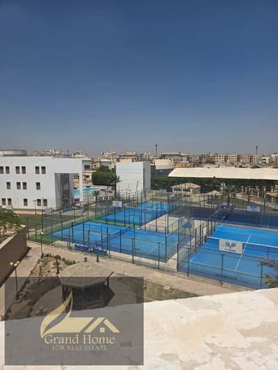 Apartment with roof for rent in Sunrise Compound - Area 200m