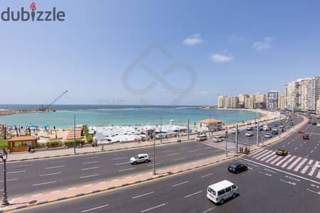 مقر تجارى للبيع 300 م سيدى بشر ( على البحر مباشرة )