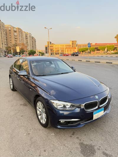 بي ام دبليو 318 موديل 2017 لاكشري  فبريكه عداد 110 الف صيانات توكيل