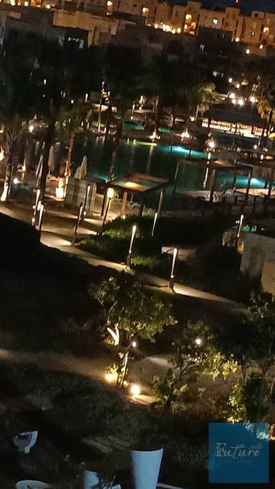 شاليه لقطة للإيجار في أمواج يطل علي حمام السباحه ١ غرفه ١ حمام الدور الثالث _ Amwaj North coast