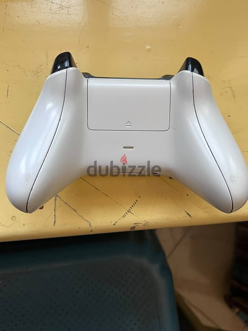 Xbox One S 8