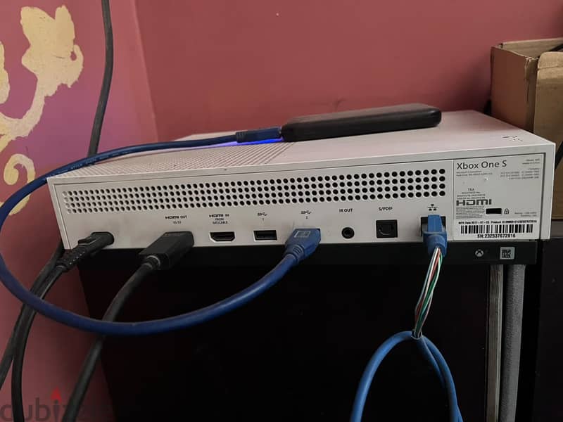 Xbox One S 3