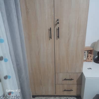 دولاب خشبى استعمال منزلى