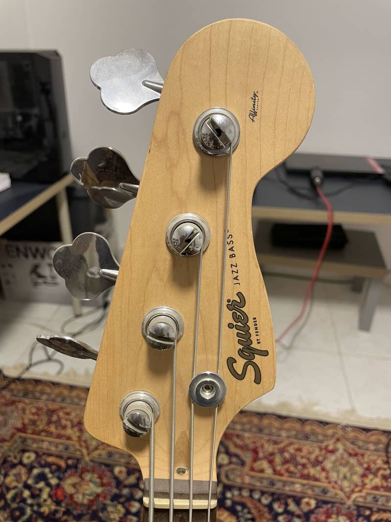 Fender Squire Affinity Jazz Bass 2