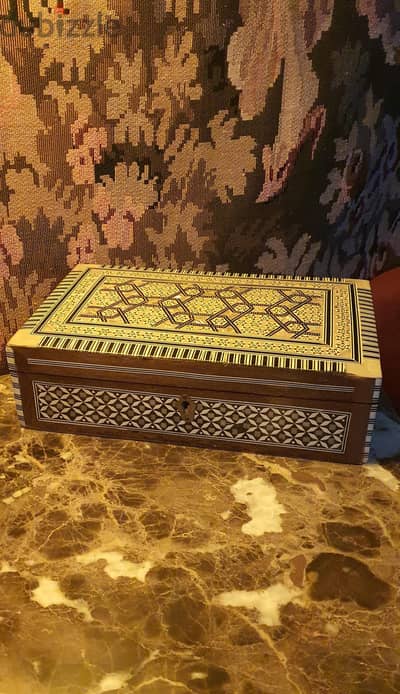 شكمجية للدهب مصنوعة من الصدف مبطنه قطيفة من الزمن الجميل