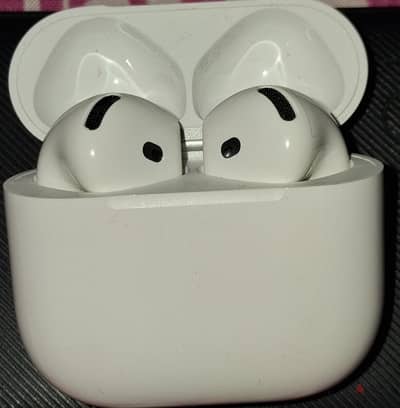سماعة ابل ايربودز. ٤ بحالة الجديدة وارد أمريكا airpods 4 like new