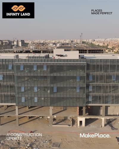 عيادة للبيع 92م التجمع الخامس بجوار الجامعة الامريكية مباشرة / استلام فورى/ تشطيب كامل بالتكيفات / تقسيط 7 سنوات