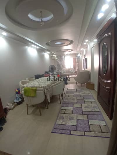 شقة سوبر دى لوكس ٣ غرف وريسبشن ٣ قطع اتنين حمام اتنين اسانسير فى شارع الصاغ عبد السلام