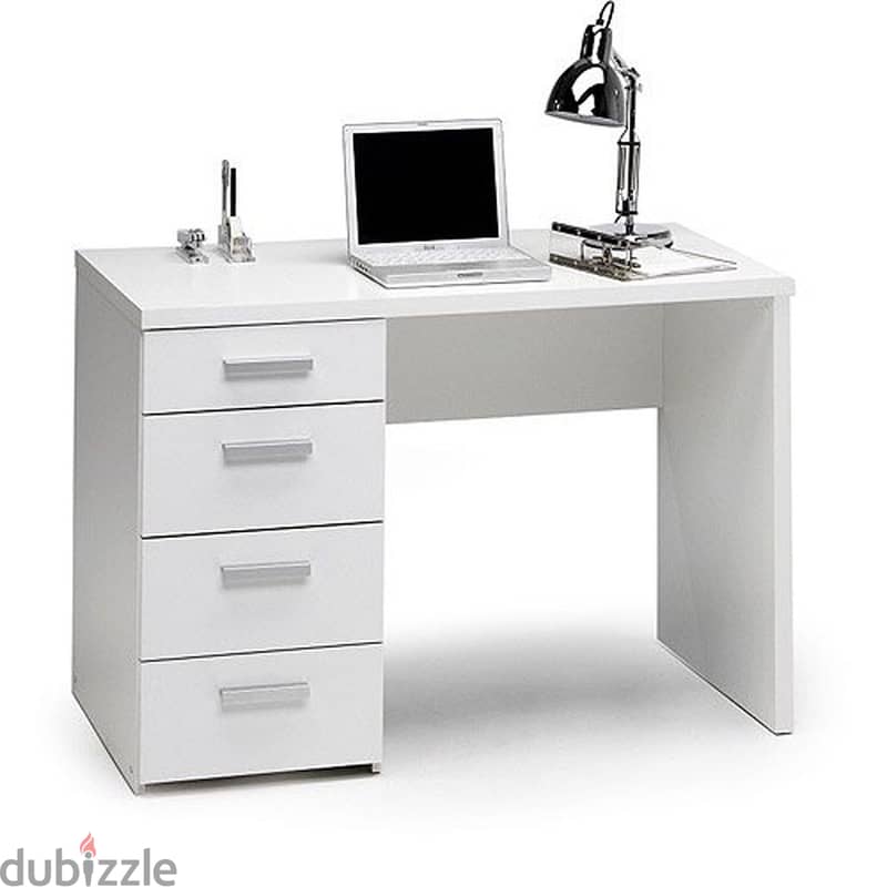 White desk 1