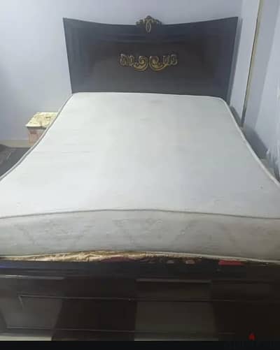 سرير مستعمل بالمتربه بحاله جيدا جداا