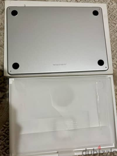 MacBook Air M4-16 Ram -Like New-Silver -14 شحنة بس -B 100% -Full box