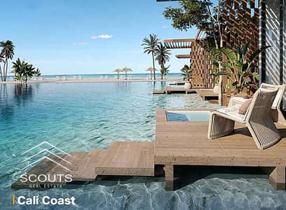 شالية للبيع في الساحل الشمالي cali coast maven دايركت عالبحر تشطيبات لوكس An integrated community بالقرب من La Vista Bay East.