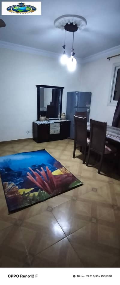 Furnished apartment for rent in Maadi, a distinguished location consisting of two bedrooms, a reception, a bathroom, and a kitchen, tenth floor, elevator, behind the Maadi public library and the Olympic club, on Nasr Street