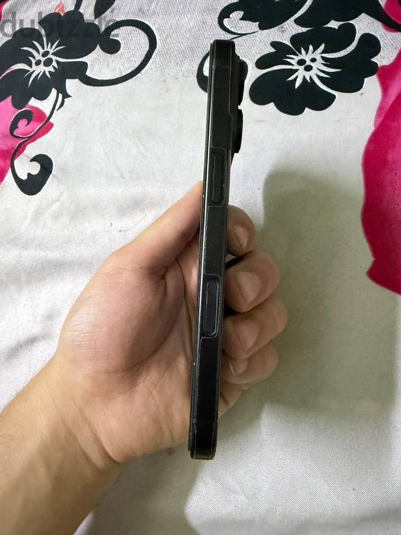 Apple - iPhone 16 Pro 3