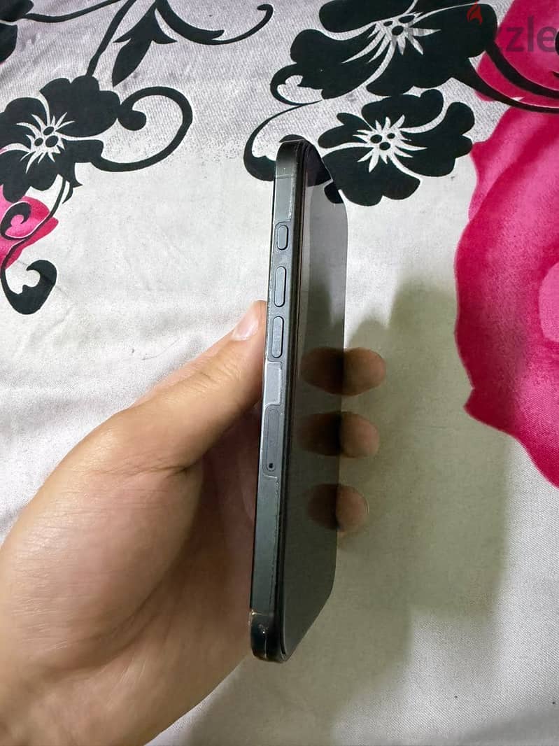 Apple - iPhone 16 Pro 4