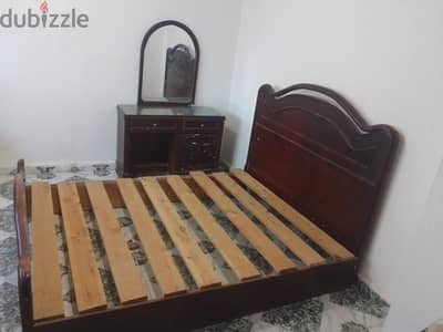غرفه نوم بحالة ممتازة للبيع
