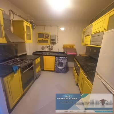 Apartment for rent in Al Rehab City, featuring a kitchen and air conditioning. Located behind Mall 2 and Gateway Mall; area of ​​127 sqm with custom f