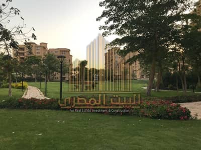 شقه 175 متر للبيع فى B1 تشطيبات خاصه خطوات من النادى والابن اير مول  بسعر مميز