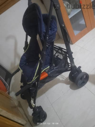 عربة دفع أطفال متينه
