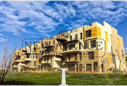 تريبلكس نصف تشطيب مع سطح في موقع متميز للغاية للبيع في إيست تاون القاهرة الجديدة من تطوير شركة سوديك  Eastown New Cairo Sodic