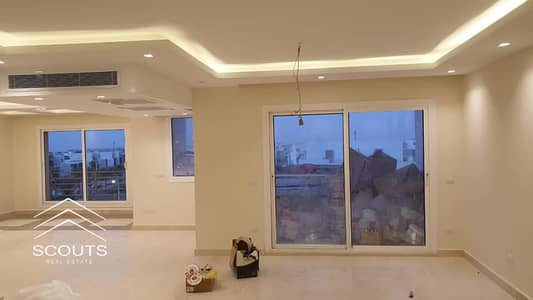 Apartment for sale in Hyde Park, Fifth Settlement, 90th Street, near the American University, next to Mountain View, New Cairo. Prime location, privac