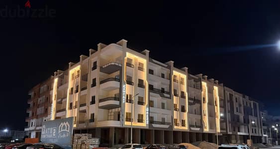 محل للبيع شارع تجارى وعماره جديده
