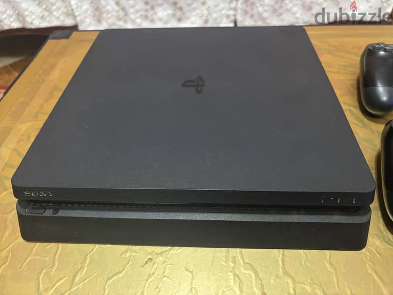 PS4 Slim 1 TB 1