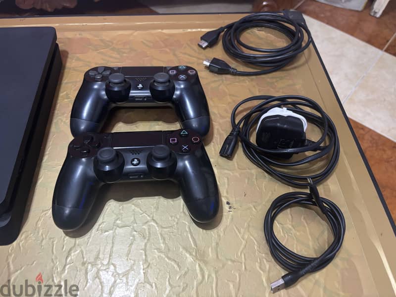 PS4 Slim 1 TB 3
