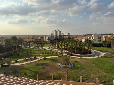 فيلا للبيع بموقع مميز جدا بإطلالة مميزة ولاند سكيب في لوروا - القاهرة الجديدة، على البحيرة مباشرة, مساحة 1000 متر