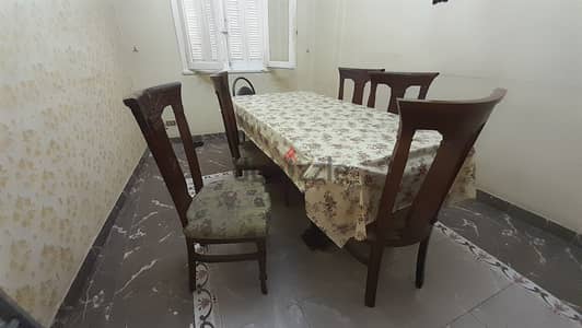 ترابيزة سفرة و٥ كراسي