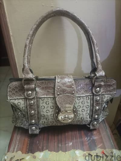 شنطه هاند باج حريمى ماركه Guess