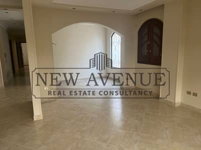 شقة 265م  ارضي مرتفع متشطبة بالكامل للبيع  فى النرجس ڤيلات -القاهرة الجديدة-  Al Narges villas