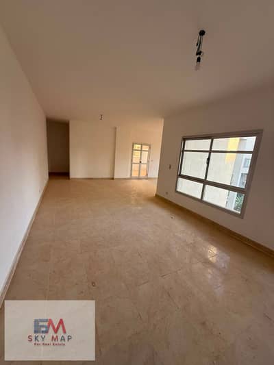 For rent in Madinaty’s newest and most upscale phase, B8:  250-square-meter apartment, Group 84  Premium developer finishing  Ready for immediate move