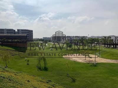 فيلا مستقلة موقع متميز جدا تطل علي حديقة واسعة ومساحات خضراء للبيع في اورجامي تاچ سيتي Origami Taj City