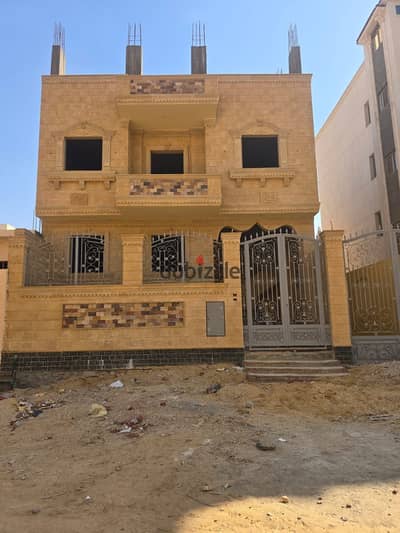 بيت للبيع بالحي السادس بمدينة بدر