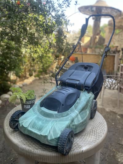 ماكينة قص نجيل كهرباء مستتعملة بحالة ممتازة